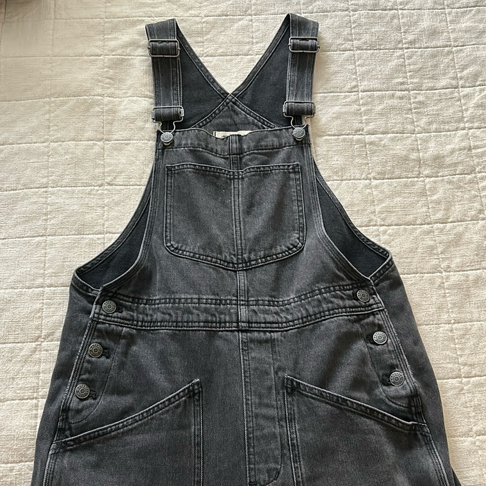 Madewell carpenter overalls. Worn once, perfect condition. Size medium